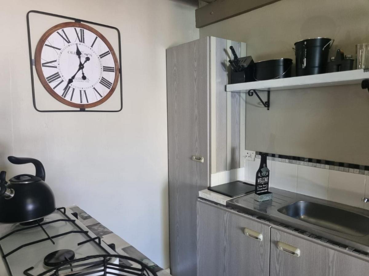Angel 8 Airbnb Apartment 2 Robertson Ngoại thất bức ảnh