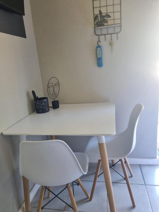 Angel 8 Airbnb Apartment 2 Robertson Ngoại thất bức ảnh